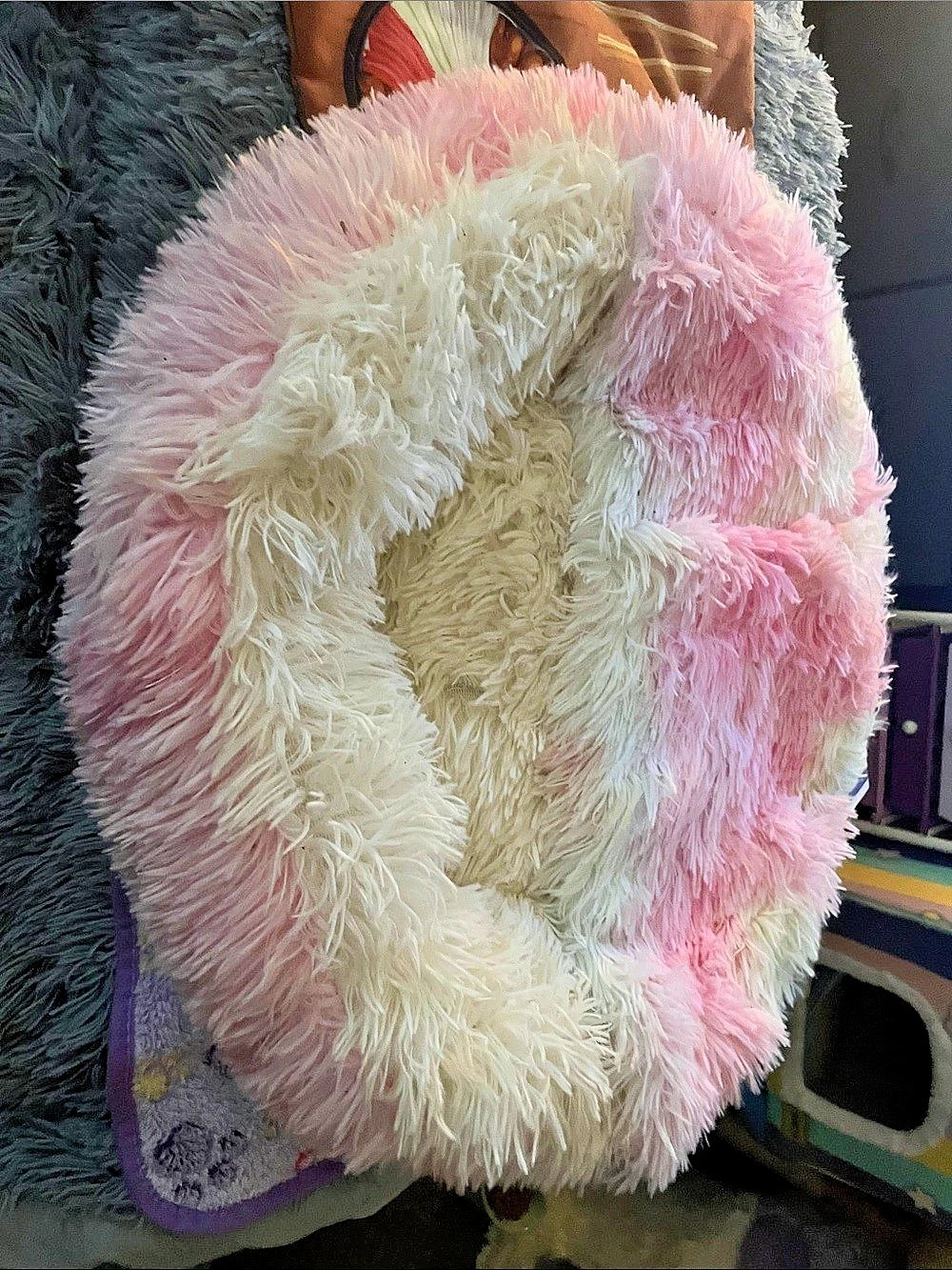 Multi color tye dyed effect pet bed